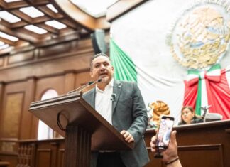 Regular cobro de tarifas en carreteras de cuota y mejorar seguridad propone Víctor Manríquez