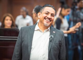 En caso de emergencia familiar otorgar permiso laboral de 1 a 5 días al trabajador con goce de sueldo propone Víctor Manríquez