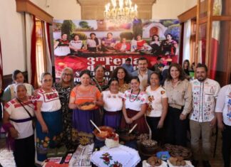 Comisión de Turismo acompaña presentación de la 3ra Feria del Mole en Santiago Tupátaro