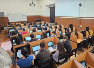 Estudiantes del Colegio Primitivo y Nacional de San Nicolás de Hidalgo participan en la prueba PISA