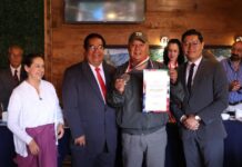 Reconocen a destacadas personalidades, por su destacada labor