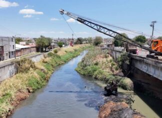 Inicia Ooapas dragado y desazolve en el dren de Los Itzícuaros
