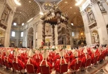 Inicia el cónclave para elegir al nuevo Papa