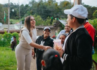 Dayana Pérez Mendoza lleva medicamentos y canasta básica a la comunidad de Agua Verde