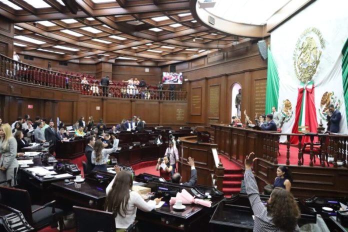 Reconoce 76 Legislatura a Margarita Arriaga Pierres con la Condecoración "Merito al Turismo Michoacano" 2025