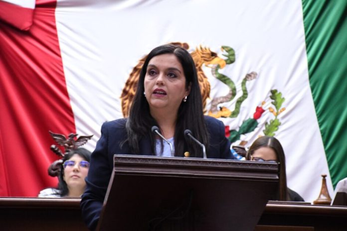 Propone Tere Herrera apoyar a cuidadores primarios en Michoacán