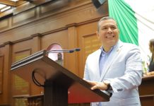 Juan Carlos Barragán presenta iniciativa para que maestras y maestros no sean criminalizados por cumplir su deber