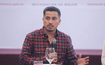 Propuesta de disolver poderes es absurda: Moisés Navarro